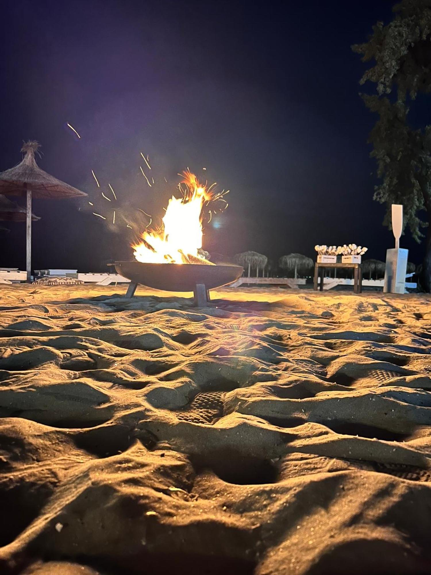 Hotel Manor Năvodari Buitenkant foto