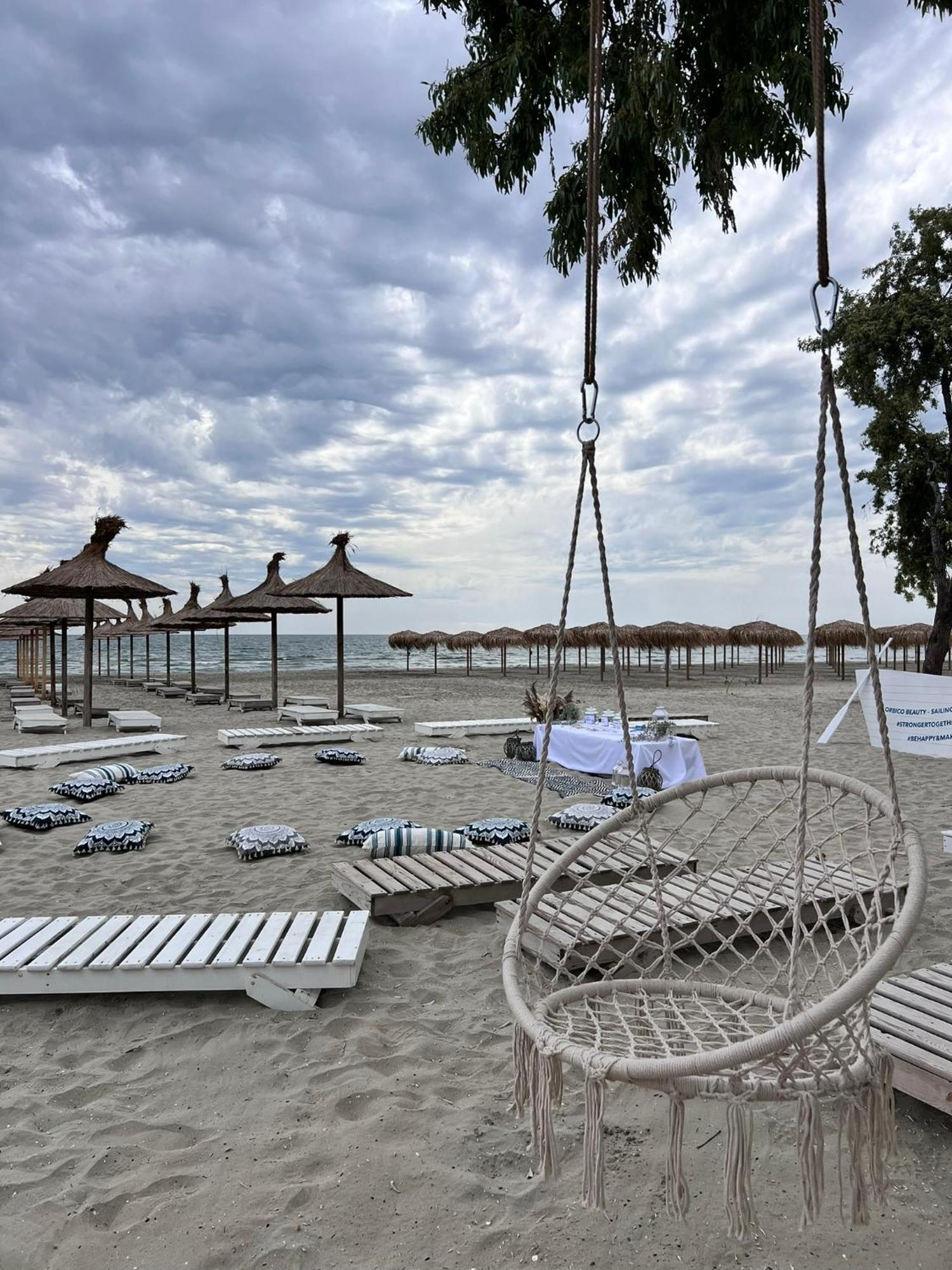 Hotel Manor Năvodari Buitenkant foto
