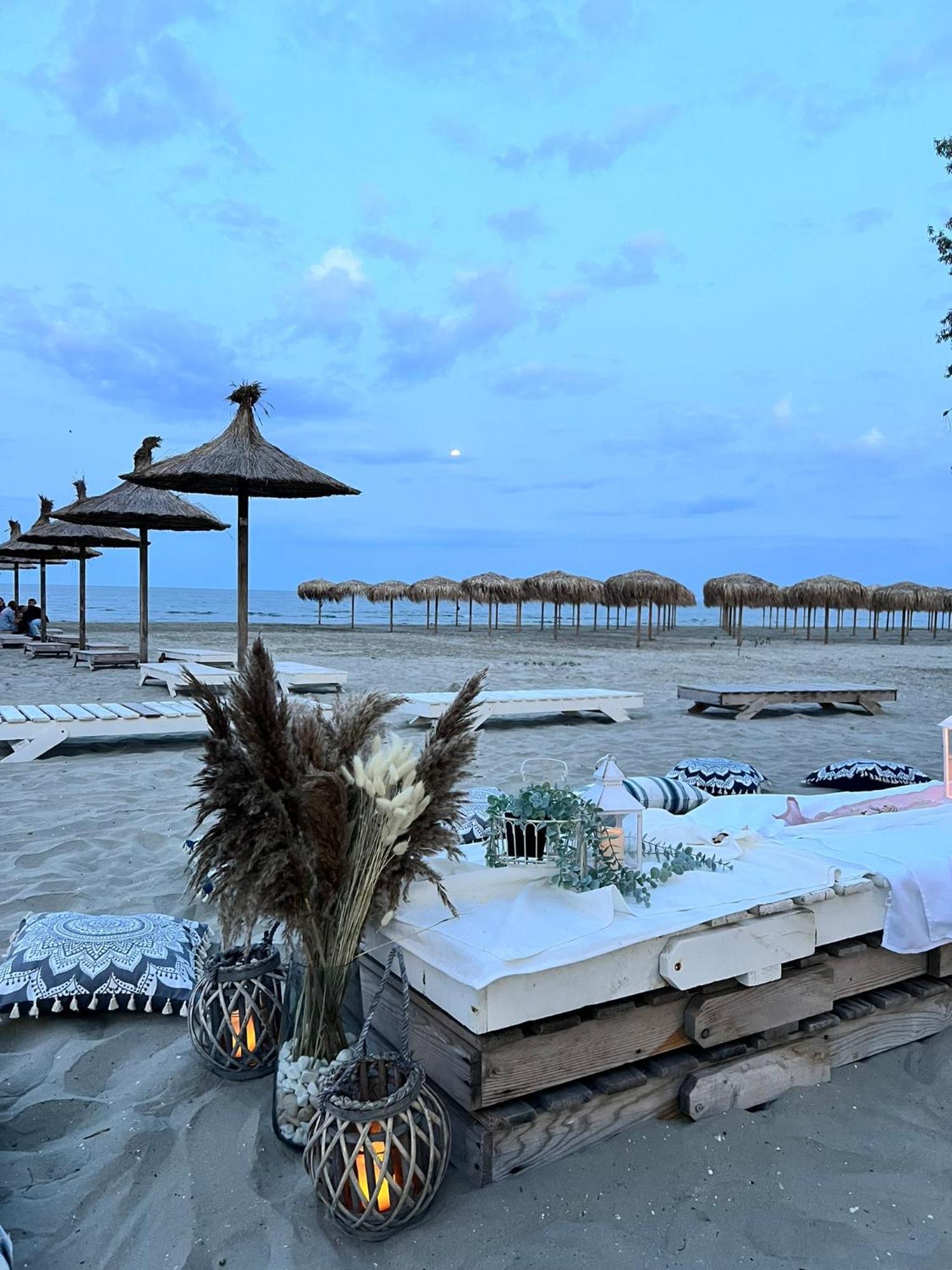 Hotel Manor Năvodari Buitenkant foto